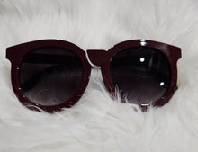 Load image into Gallery viewer, Round Sunglasses w/ gold trim