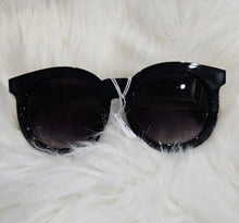 Load image into Gallery viewer, Round Sunglasses w/ gold trim
